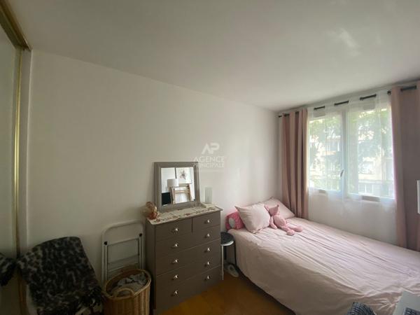 "Versailles Saint-Symphorien" - joli appartement de 40 m2 de 2 pièces au calme avec cave ! Loyer 1 056 €/mois charges comprises **  - Référence  8740