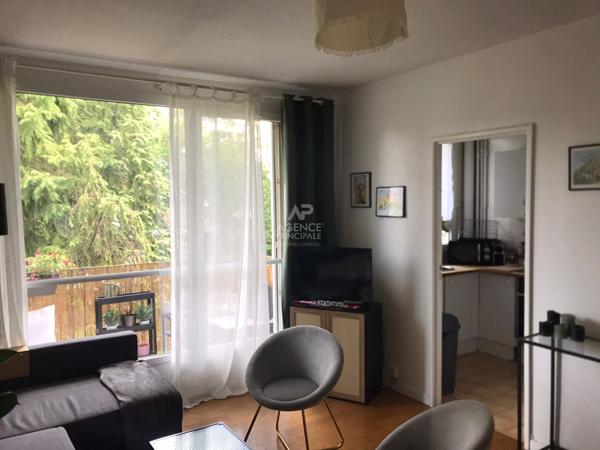 "Versailles Saint-Symphorien" - joli appartement de 40 m2 de 2 pièces au calme avec cave ! Loyer 1 056 €/mois charges comprises **  - Référence  8740