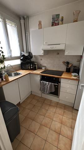 "Versailles Saint-Symphorien" - joli appartement de 40 m2 de 2 pièces au calme avec cave ! Loyer 1 056 €/mois charges comprises **  - Référence  8740