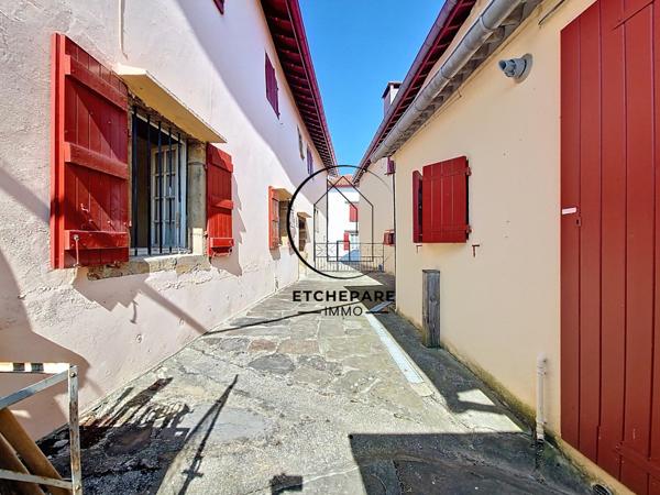 Garris (64120) Maison typique basque au centre de Garris