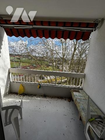 Appartement 5 pièces, dernier étage vendu avec cave, parking et garage