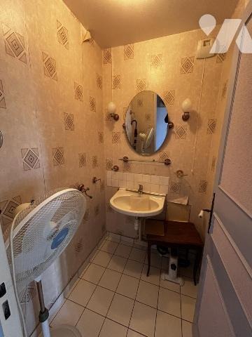 Appartement 5 pièces, dernier étage vendu avec cave, parking et garage