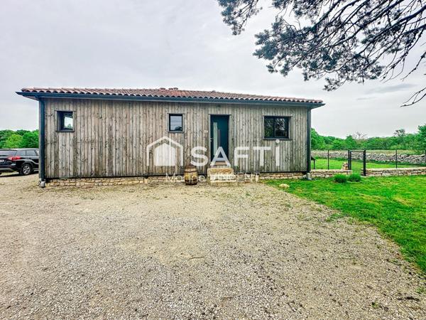 Maison en bois contemporaine avec grand terrain