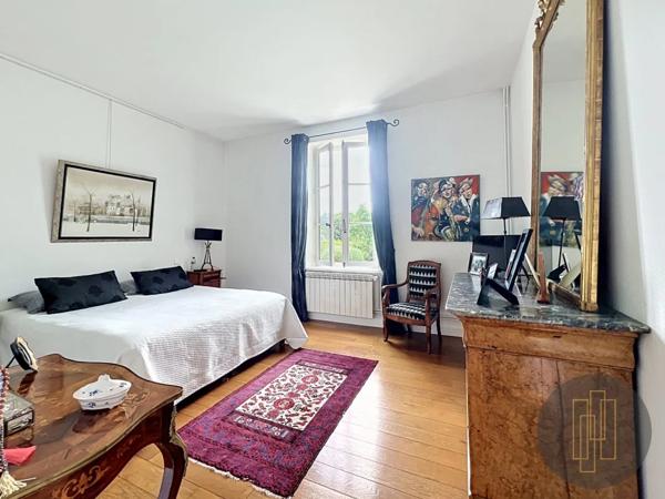 MAISON A VENDRE - COLLONGES AU MONT D OR 390 m 2 | 1 250 000 €