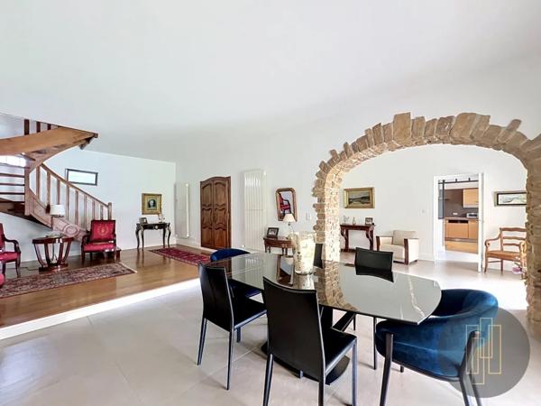MAISON A VENDRE - COLLONGES AU MONT D OR 390 m 2 | 1 250 000 €