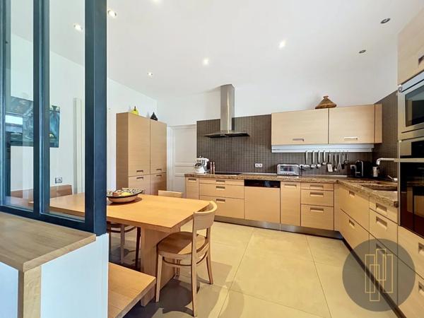 MAISON A VENDRE - COLLONGES AU MONT D OR 390 m 2 | 1 250 000 €