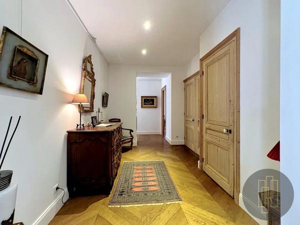 MAISON A VENDRE - COLLONGES AU MONT D OR 390 m 2 | 1 250 000 €