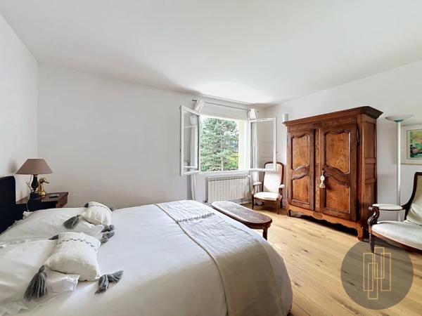 MAISON A VENDRE - COLLONGES AU MONT D OR 390 m 2 | 1 250 000 €