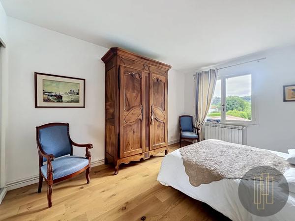 MAISON A VENDRE - COLLONGES AU MONT D OR 390 m 2 | 1 250 000 €