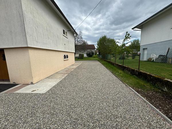 MAISON FAMILIALE 4 CHAMBRES GARAGE ET TERRAIN CENTRE LURE
