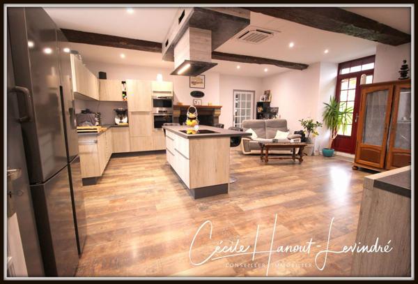 Le Mont-Saint-Michel (50170) Propriété d'exception en pierre dans la baie du Mont-Saint-Michel. Maison + gîte + dépendances aménageables. T