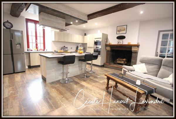 Le Mont-Saint-Michel (50170) Propriété d'exception en pierre dans la baie du Mont-Saint-Michel. Maison + gîte + dépendances aménageables. T