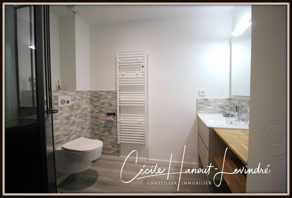 Le Mont-Saint-Michel (50170) Propriété d'exception en pierre dans la baie du Mont-Saint-Michel. Maison + gîte + dépendances aménageables. T