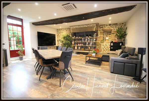 Le Mont-Saint-Michel (50170) Propriété d'exception en pierre dans la baie du Mont-Saint-Michel. Maison + gîte + dépendances aménageables. T