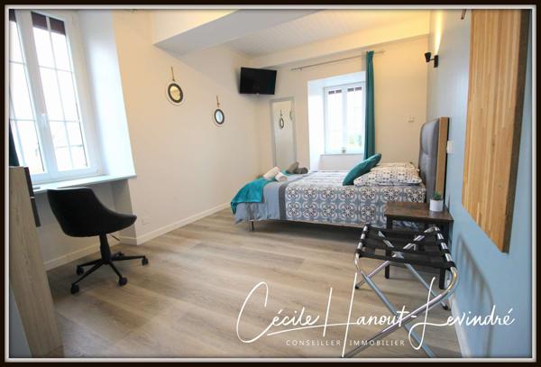 Le Mont-Saint-Michel (50170) Propriété d'exception en pierre dans la baie du Mont-Saint-Michel. Maison + gîte + dépendances aménageables. T