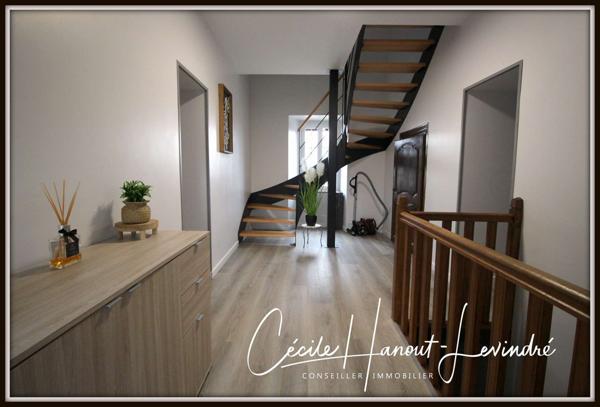 Le Mont-Saint-Michel (50170) Propriété d'exception en pierre dans la baie du Mont-Saint-Michel. Maison + gîte + dépendances aménageables. T