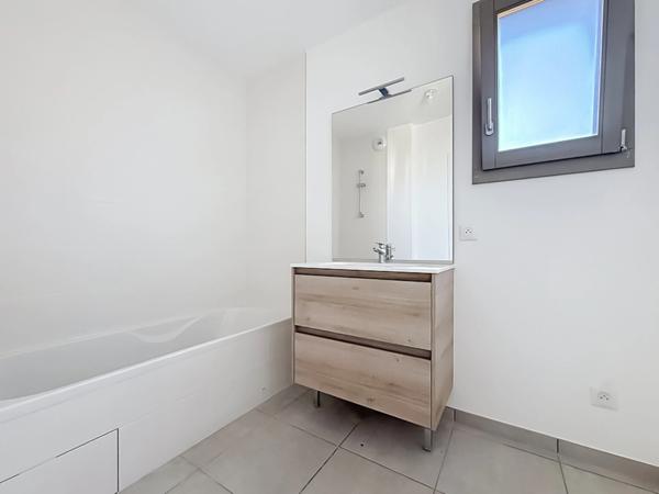 Appartement T5 116 m² dernier étage, terrasse 23 m² ANNECY (74)