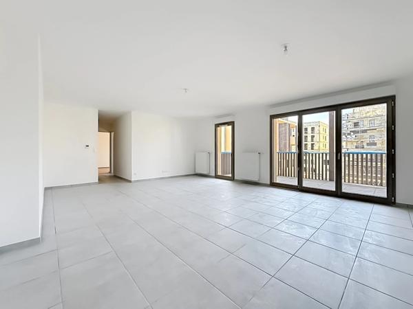 Appartement T5 116 m² dernier étage, terrasse 23 m² ANNECY (74)