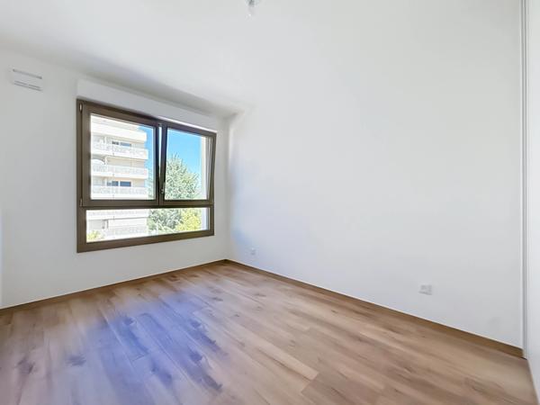 Appartement T5 116 m² dernier étage, terrasse 23 m² ANNECY (74)