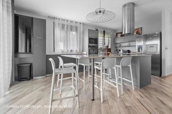 Maison 5 pièces avec garage 140 m², piscine chauffée et prestations haut de gamme – Bérive, Le Tampon