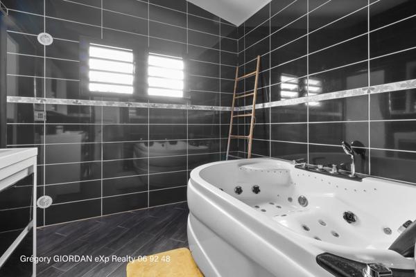 Maison 5 pièces avec garage 140 m², piscine chauffée et prestations haut de gamme – Bérive, Le Tampon