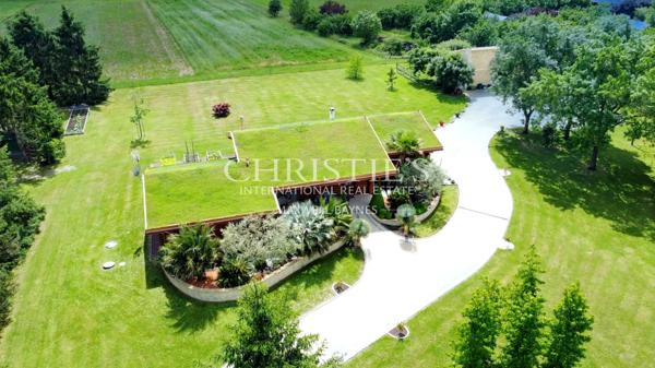 Domaine de charme avec chalet et trois gîtes. Secteur nord gironde