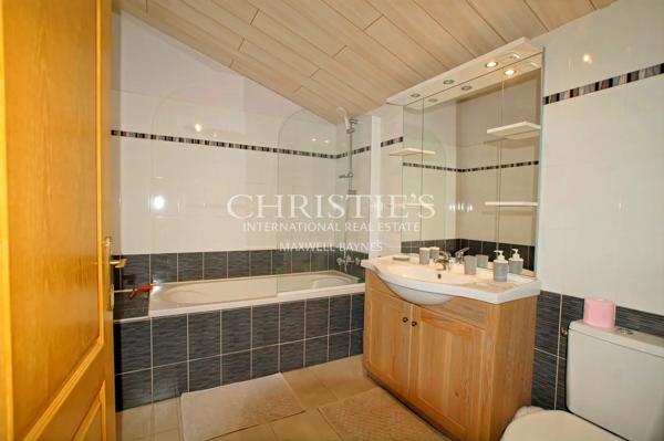 Domaine de charme avec chalet et trois gîtes. Secteur nord gironde