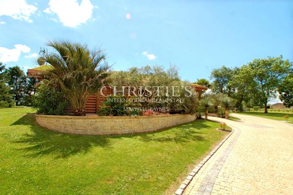 Domaine de charme avec chalet et trois gîtes. Secteur nord gironde