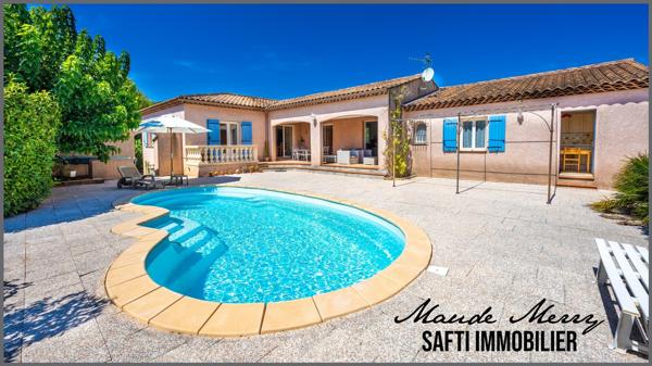 Villa de plain-pied d'environ 115 m2 - studio indépendant de 20 m2 - double garage de 40 m2 - piscine - terrain plat et clôturé de près de 1800 m2