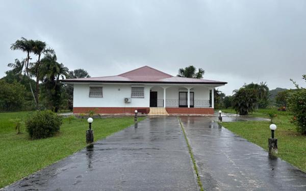 Maison à louer    4 pièces • 194 m2 Macouria