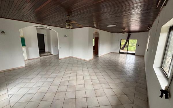 Maison à louer    4 pièces • 194 m2 Macouria