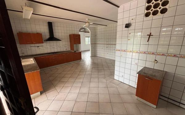 Maison à louer    4 pièces • 194 m2 Macouria