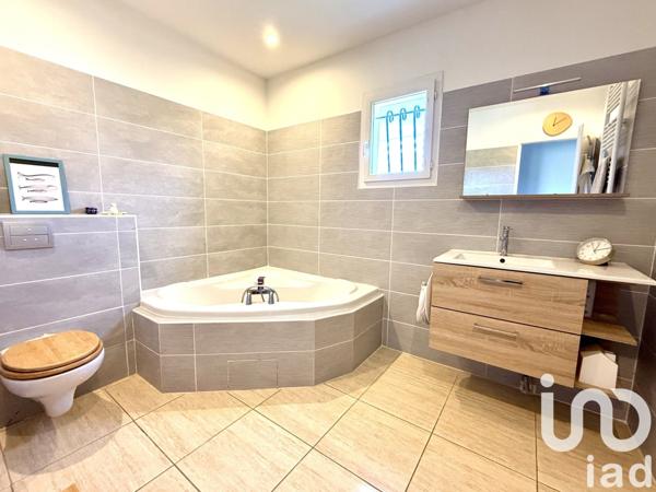 Maison 5 pièces de 125 m² à Bollène (84500)