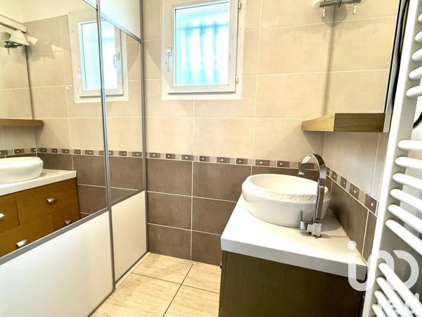 Maison 5 pièces de 125 m² à Bollène (84500)