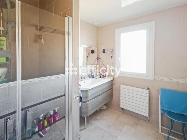 Maison
         6 pièces
        - 142 m² 278 000 € *