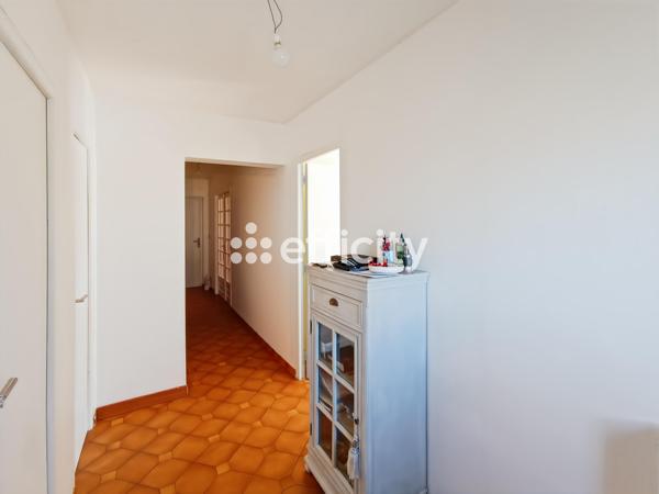 Maison
         6 pièces
        - 142 m² 278 000 € *
