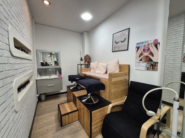 À CÉDER  FONDS DE COMMERCE SALON DE COIFFURE  CENTRE-VILLE DE CAEN (14)