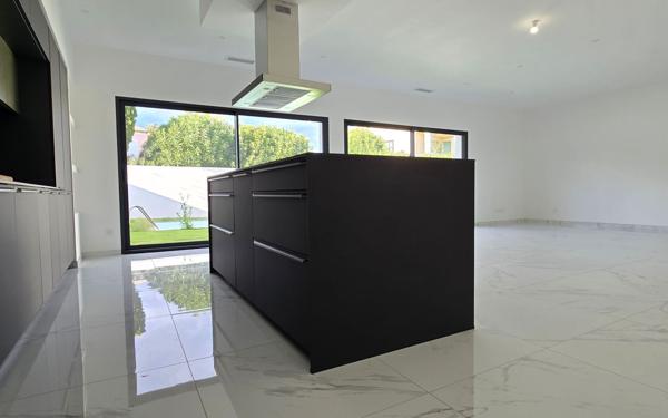 Maison à vendre    4 pièces • 150 m2 Garons