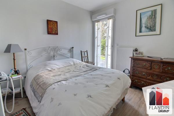 Appartement de standing de 93 m2 avec jardin, terrasse et vue sur les Monts du Lyonnais