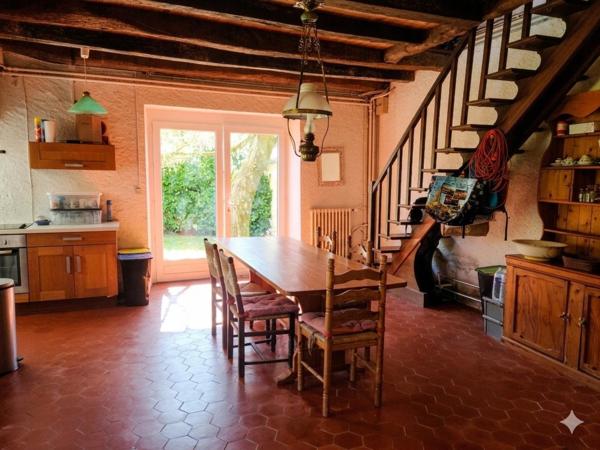 Prix exceptionnel : maison et grange, au calme