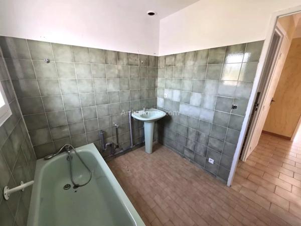 Vente                                                      Maison
                        
                     8 pièces                      180 m2                     à Le Muy