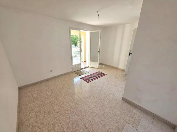 Vente                                                      Maison
                        
                     8 pièces                      180 m2                     à Le Muy