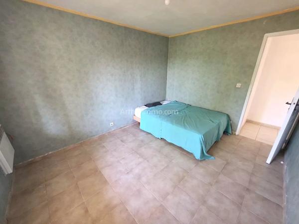Vente                                                      Maison
                        
                     8 pièces                      180 m2                     à Le Muy