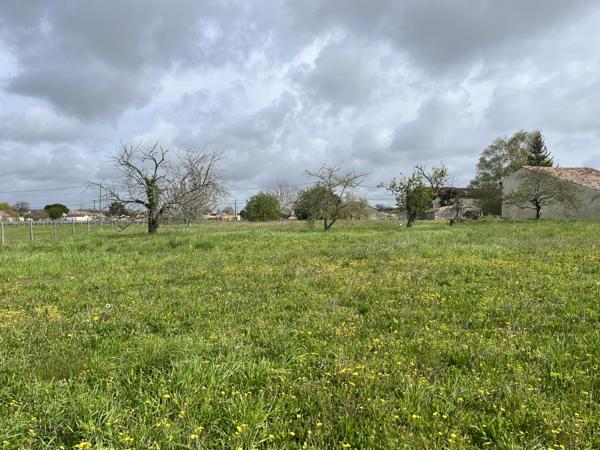 Germignac (17520) 

Terrain à bâtir de 2249m² à acheter à Germignac (17)