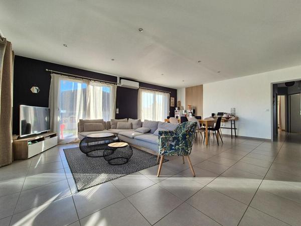 Maison à vendre à Saint Etienne du Bois - 5 pièces, 4 chambres