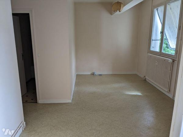 A NOGENT LE ROTROU, dans une résidence,

Appartement de 41m2 situé au 3ème étage avec ascense...