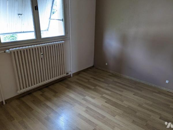 A NOGENT LE ROTROU, dans une résidence,

Appartement de 41m2 situé au 3ème étage avec ascense...