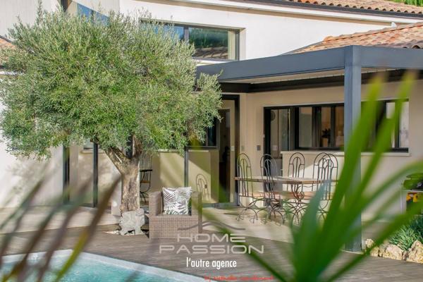 BREUILLET - SUPERBE MAISON MODERNE AVEC PISCINE