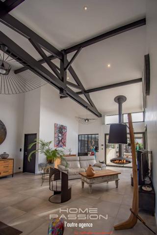 BREUILLET - SUPERBE MAISON MODERNE AVEC PISCINE