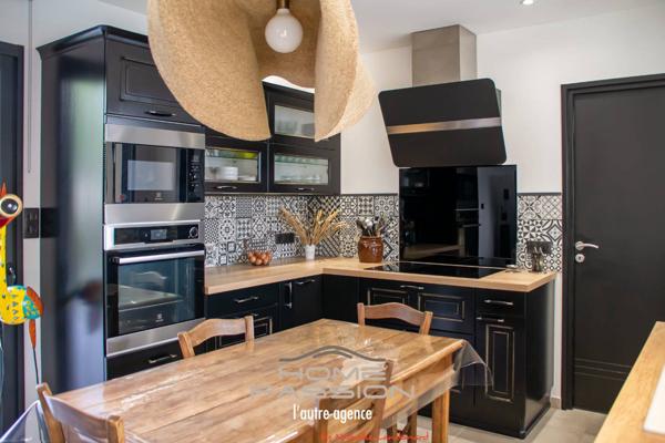 BREUILLET - SUPERBE MAISON MODERNE AVEC PISCINE